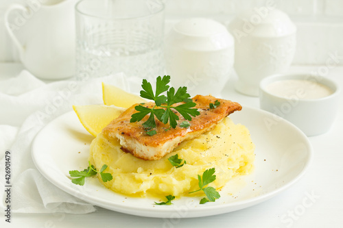 fried fish and mashed potatoes