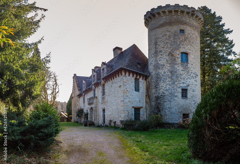 Favars (Corrèze, France) - Vue panoramique du château