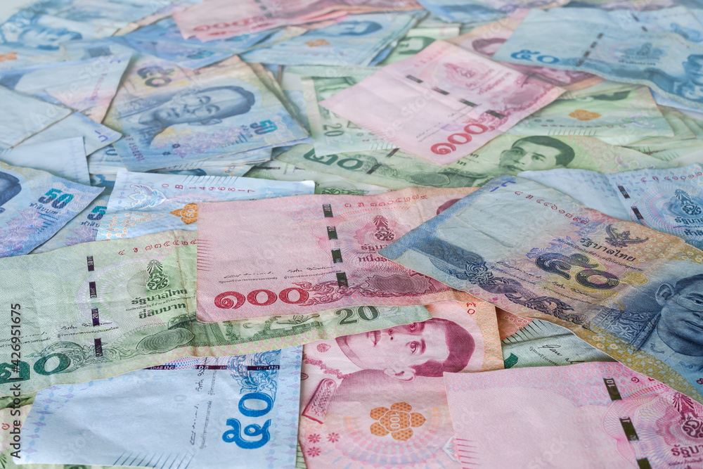Obraz premium Thai cash bank note 100,50,20 baht for background. planing earn money investment and saving money future for 2022 new year. finance and business concept.