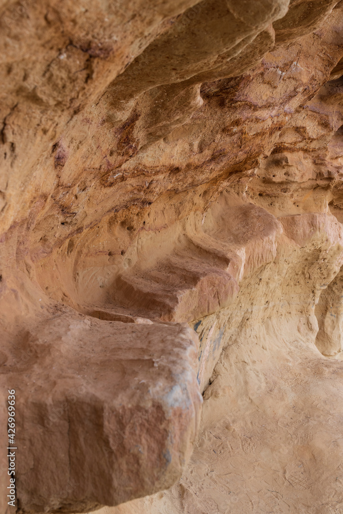 Obraz premium Geological rock formations that look like a path through the desert mountains.