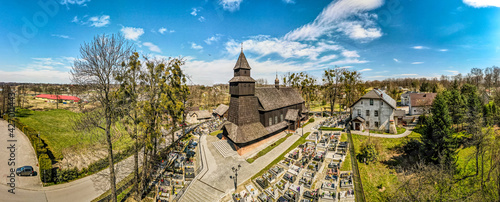 Drewniany zabytkowy kościół na Śląsku w Polsce we wsi Pielgrzymowice