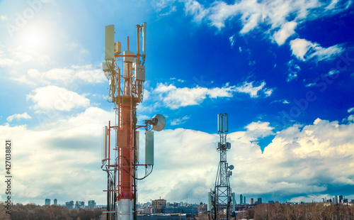 Foto Panel antenna of GSM DCS UMTS LTE bands and radio unit are as part of communicat