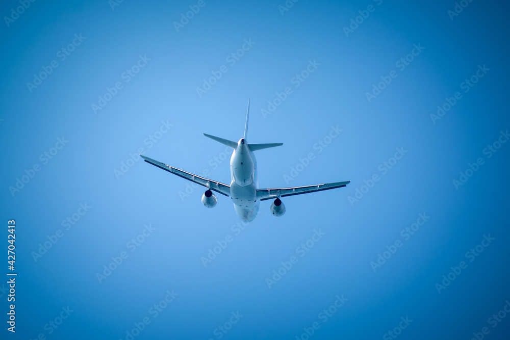 Obraz premium Departure for vacation in a large white airliner. Clear sky.