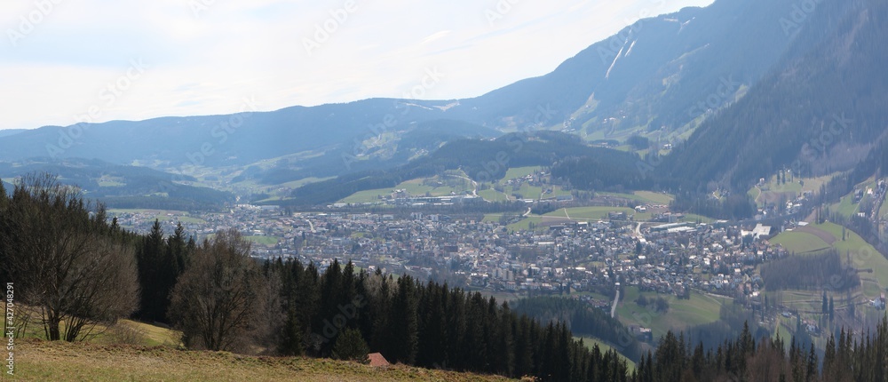Fototapeta premium Viechtach im Frühjahr von Kronberg