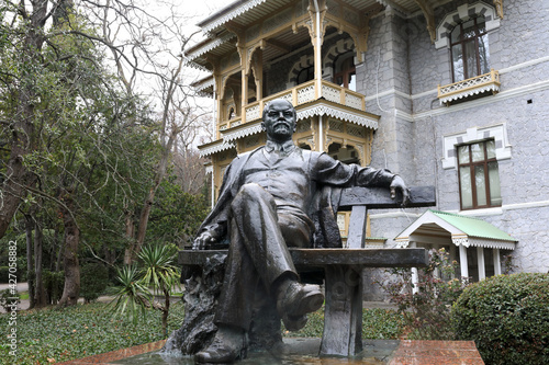 Monument to Vladimir Lenin in Gurzuf park