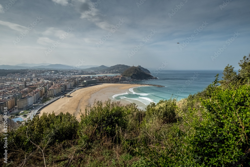 Naklejka premium The beach of San Sebastian, Pais Vasco 