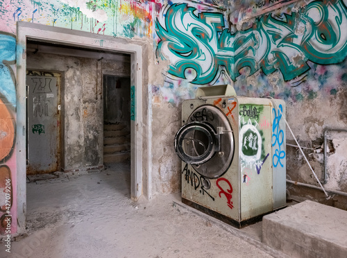 Ruine des verlassenen Sanatoriums im Tessin