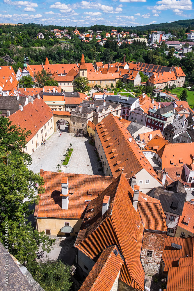 Obraz premium Blick auf Schlosshof und Ort, Krumau