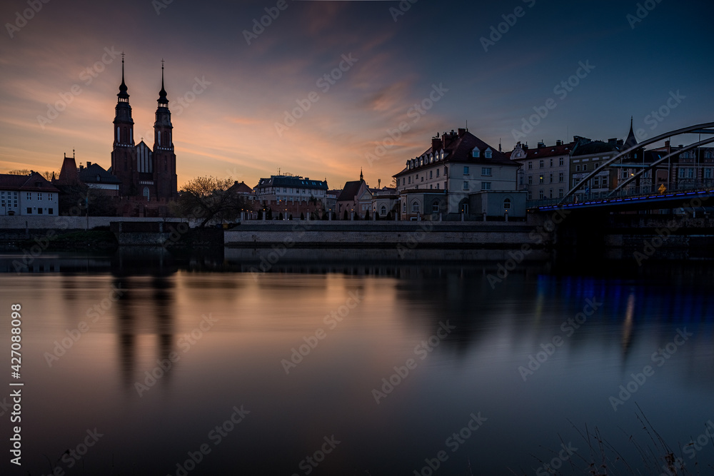 Opole panorama miasta nad Odrą o poranku