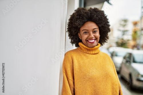 Young african american girl smiling happy standing at the city. © Krakenimages.com