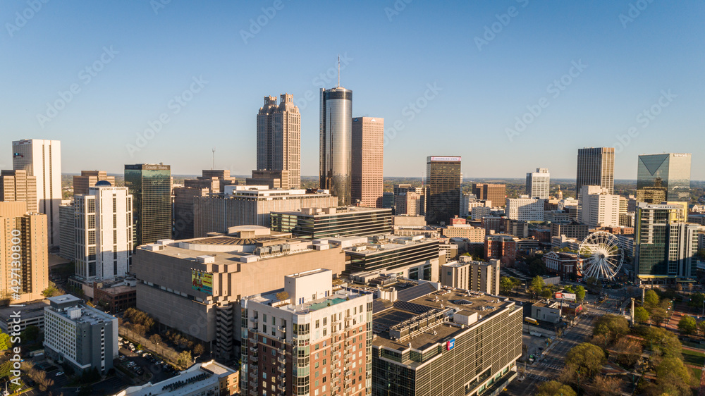 Fototapeta premium Aerial shot of the urban downtown environment in Atlanta, Georgia.
