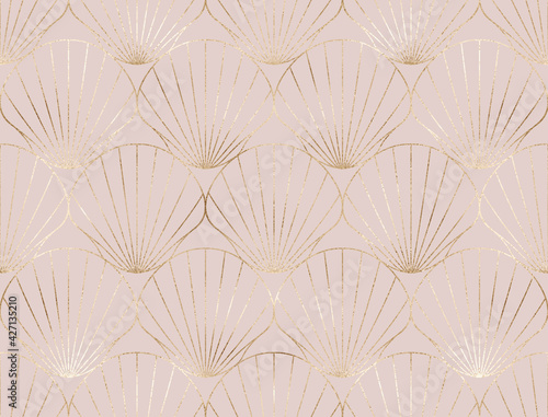 Art deco seamless pattern with gold decorative shell tile.