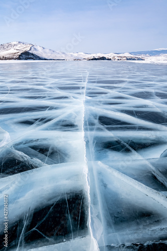 Grietas y patrones en el hielo del lago Baikal