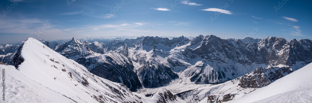Winterpanorama Karwendel vom Sonnjoch über die Eng bis zur Grubenkarspitze