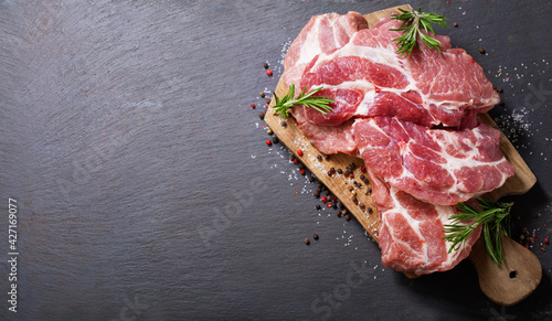 Cuadro en lienzo fresh pork meat with rosemary and spices, top view