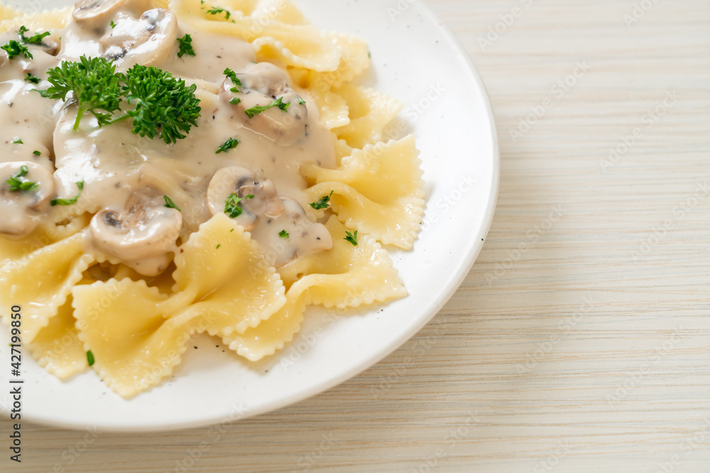 farfalle pasta with mushroom white cream sauce farfalle pasta with mushroom white cream sauce