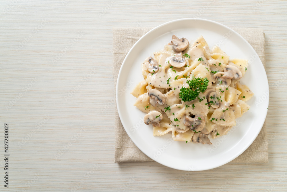 farfalle pasta with mushroom white cream sauce farfalle pasta with mushroom white cream sauce