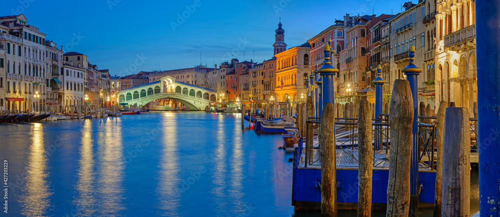 Canal Grande Venedig Rialto Brücke beleuchtet