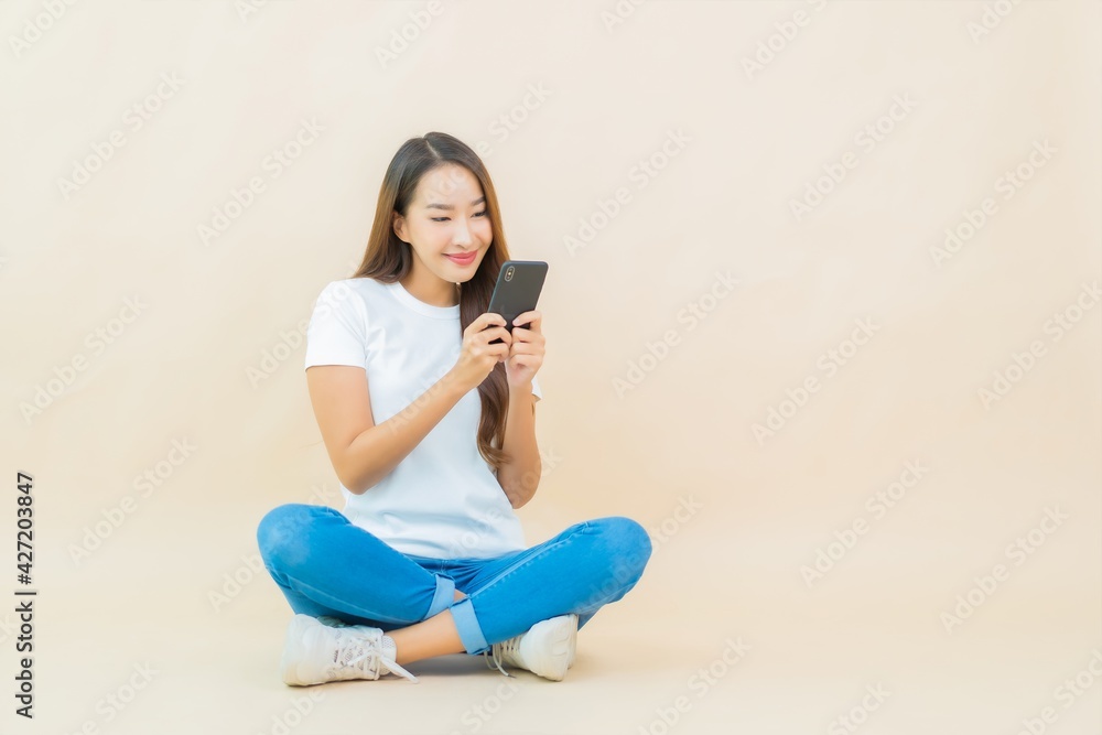Portrait beautiful young asian woman use smart mobile phone