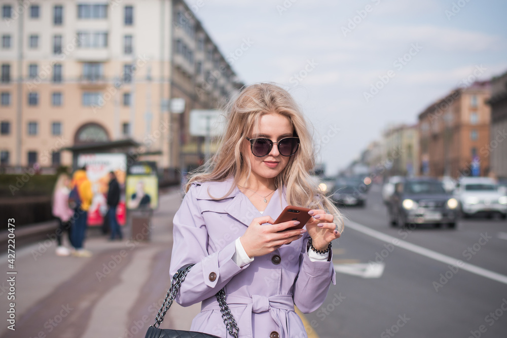 Obraz premium Lifestyle concept, a beautiful girl in the city walks