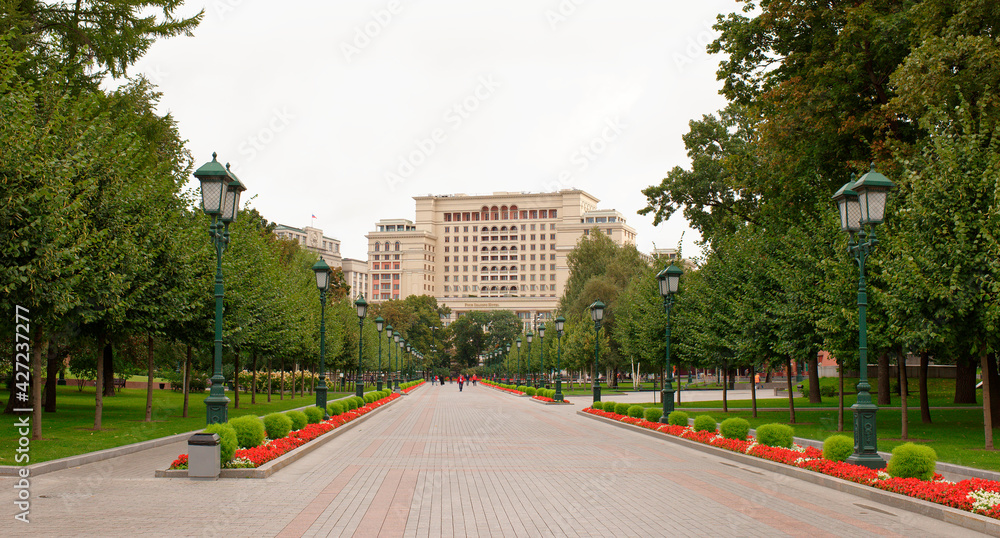 custom made wallpaper toronto digitalCitizens are walking in the Alexander Garden