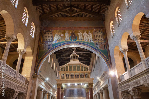 Triumphal Arch,Painting of Saints Peter and Paul beside him. Next to are represented S. Lorenzo and Pope Pelagius holding the model of the Church of S. Lorenzo in their hands.