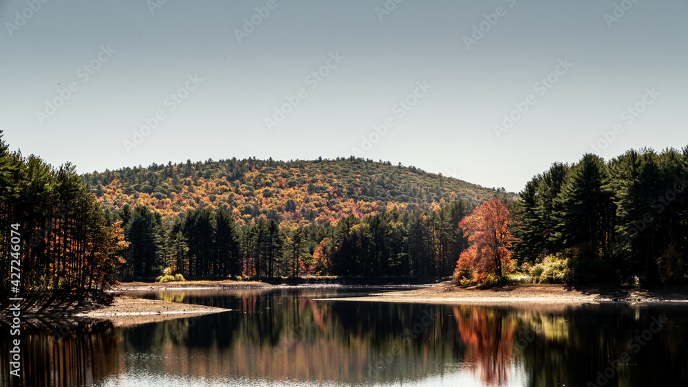 Fototapeta premium Autumn at the small lake