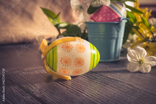 Obraz na płótnie Spring flowers and easter eggs. Happy Easter Background w salonie