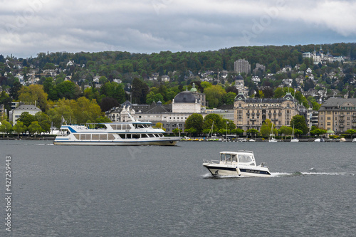 Obraz na płótnie Ferry and Cruise ship in Zurich Lake, Switzerland w salonie