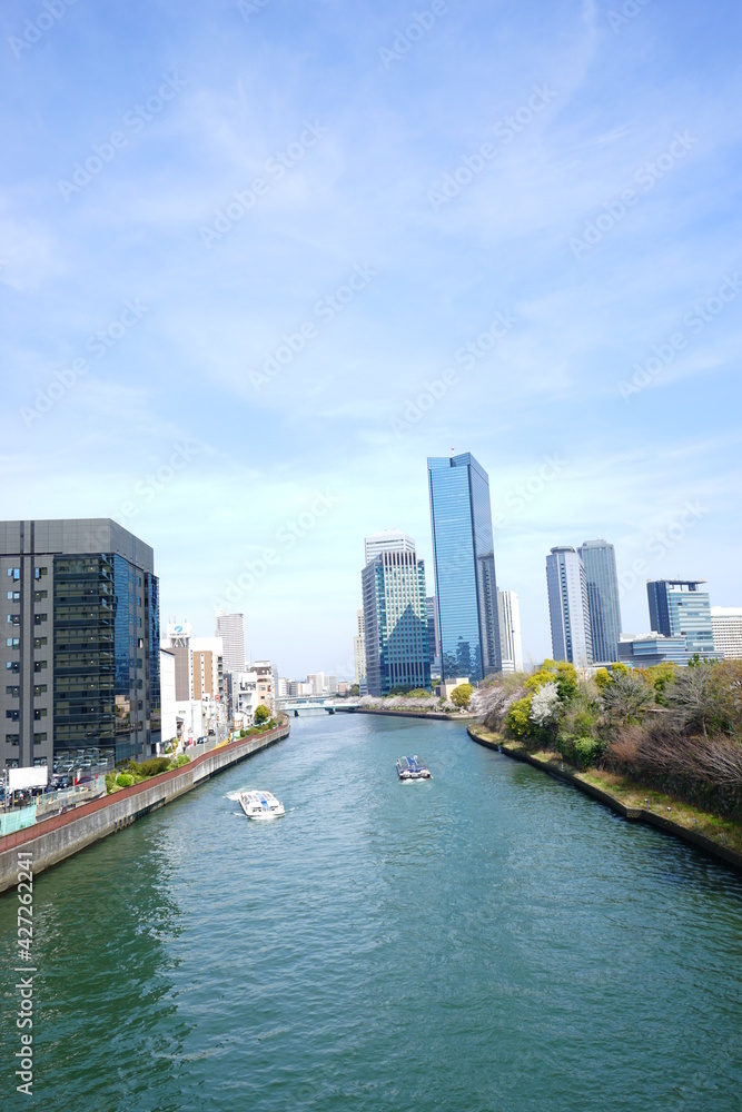 Osaka skyline along with Neya river (Neyagawa) in Japan . Panoramic view. - 日本 大阪 寝屋川 大阪のビル群 水上バス 