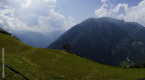 Panoramen am Meraner Höhenweg zwischen Naturnes und dem Hochganghaus, Texelgruppe, Südtirol. © landscapephoto