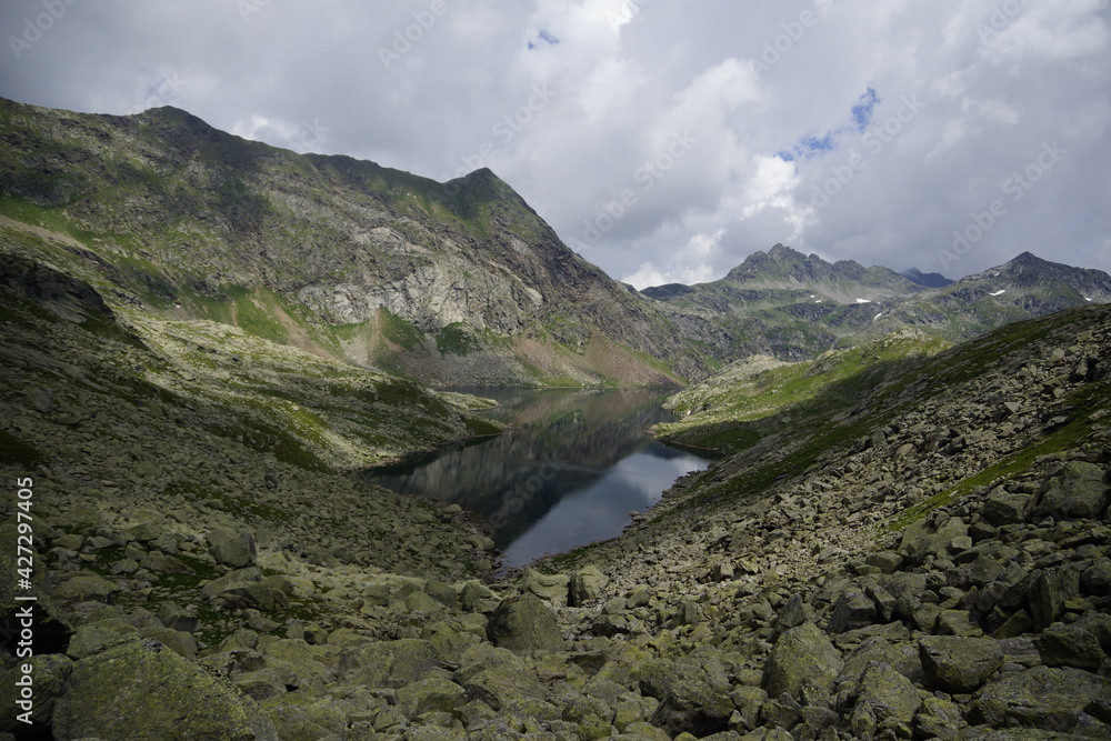Panorama zwischen Langsee und Milchsee, Seeen der Spronser Seen, hochalpine Bergseen in der Texelgruppe in Südtirol Panorama zwischen Langsee und Milchsee, Seeen der Spronser Seen, hochalpine Bergseen in der Texelgruppe in Südtirol
