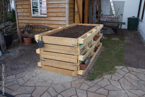 DYJ Hochbeet mit Paletten selber bauen.