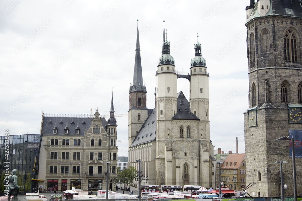 Fototapeta premium Marktkirche Unserer Lieben Frau in Halle auf dem Marktplatz 