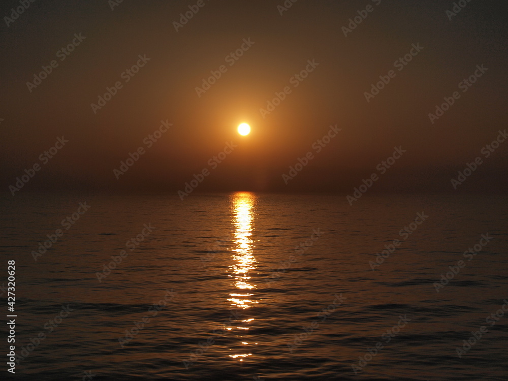 Naklejka premium sunset at sea