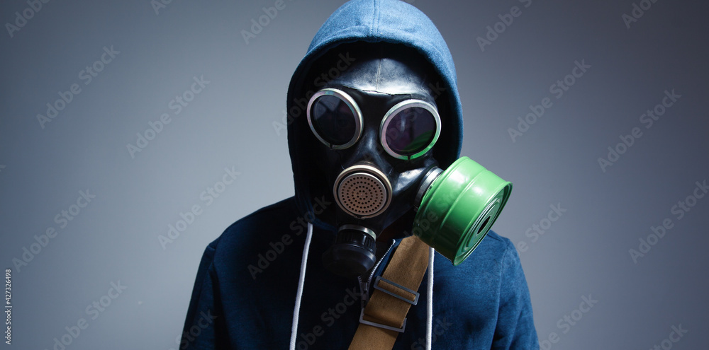 man in the gas mask - obrazy, fototapety, plakaty 