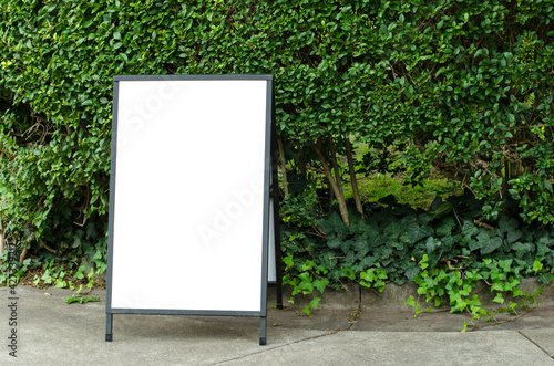 Foto Blank white outdoor advertising stand or sandwich board mock up template