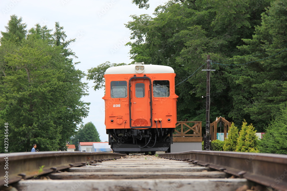 Naklejka premium オレンジ色の電車