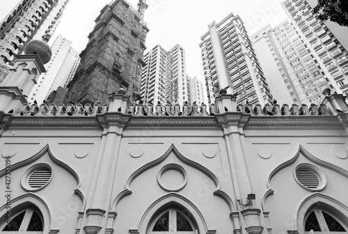 Canvas Print Exterior of muslim temple anf high rise residential building in Hong Kong city
