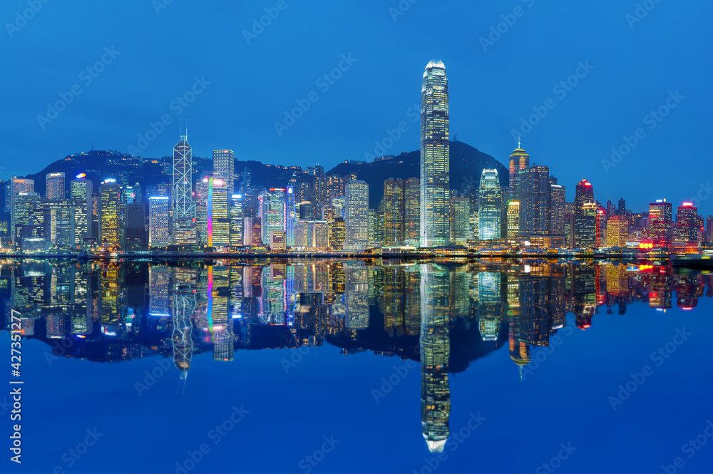 Obraz premium Victoria Harbor of Hong Kong at night