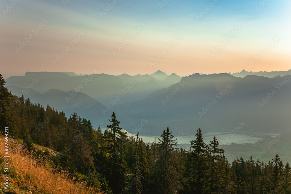 Crépuscule d'été au Semnoz, lac d'Annecy, haute Savoie