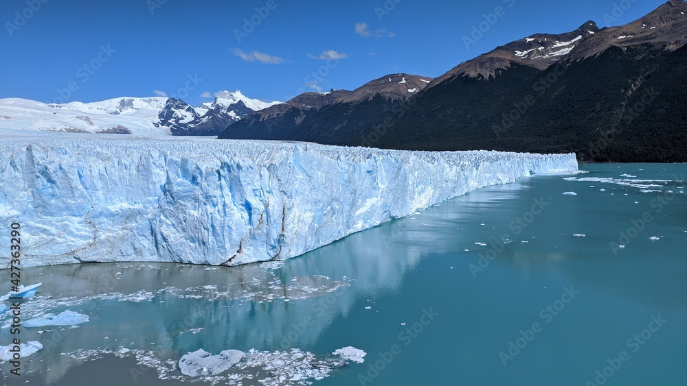 Obraz premium lake and mountains