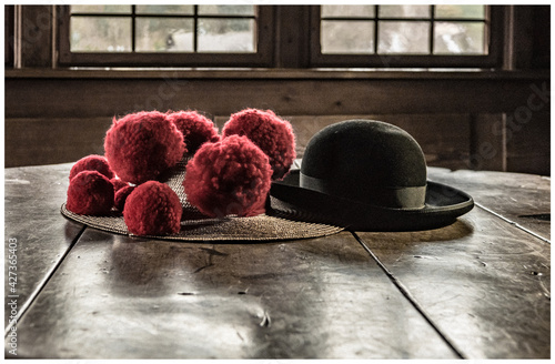 Bollenhut und der dazugehörige Männer Trachtenhut aus dem Schwarzwald