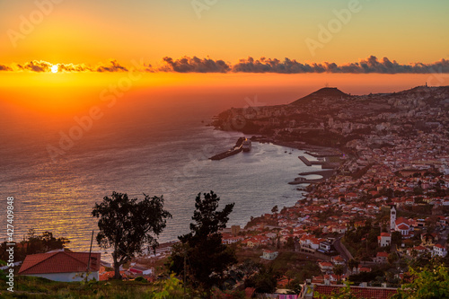 Fototapeta Naklejka Na Ścianę i Meble -  Madeira - Sonnenuntergang über Funchal