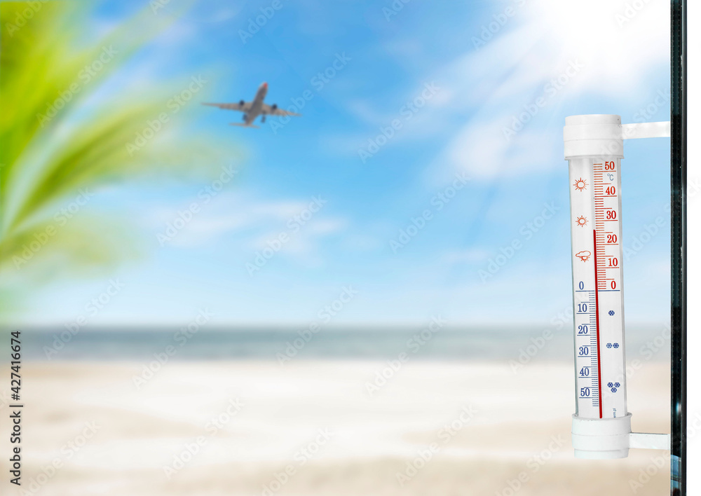 Summer beach thermometer and free space for your tekst - obrazy, fototapety, plakaty 