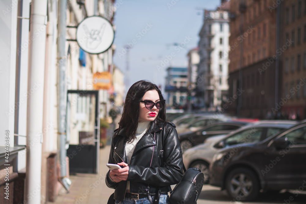 Obraz premium Dude hipster girl outdoor, lifestyle concept