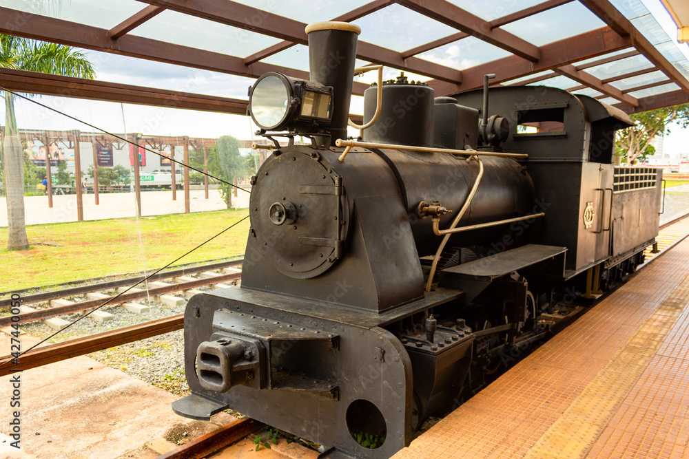 Antiga estação ferroviária de Goiânia. Detalhe da locomotiva que fica em exposição. Antiga estação ferroviária de Goiânia. Detalhe da locomotiva que fica em exposição.