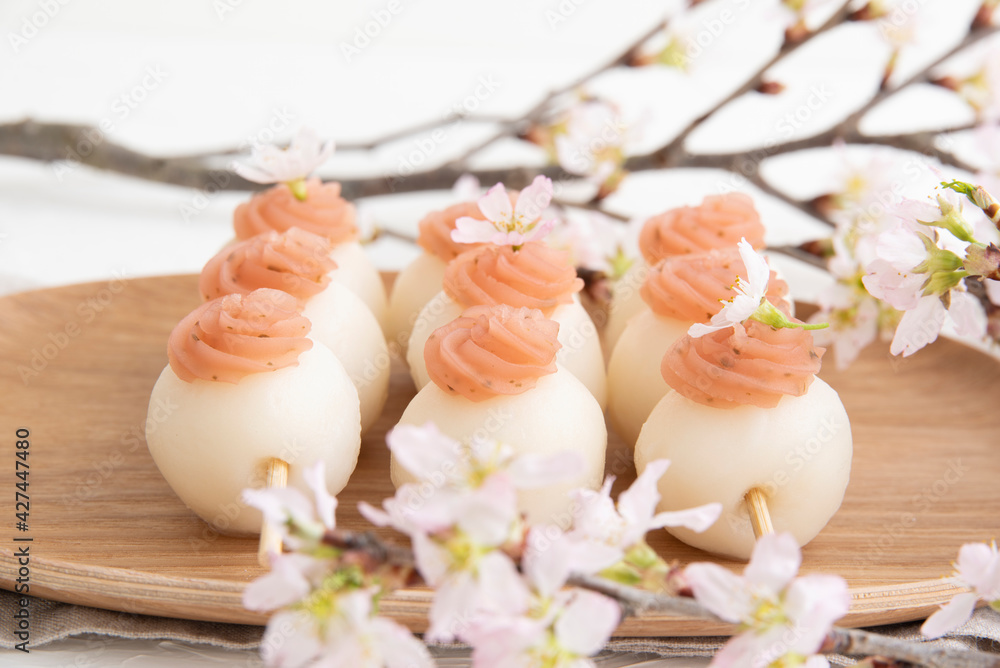 桜餡をのせた団子 桜餡をのせた団子
