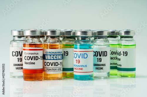 Tableau sur toile Covid 19 coronavirus vaccine in glass flask for immunity
