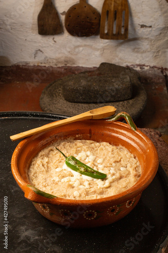 olla de frijoles refritos con chile y queso mexicanos photo